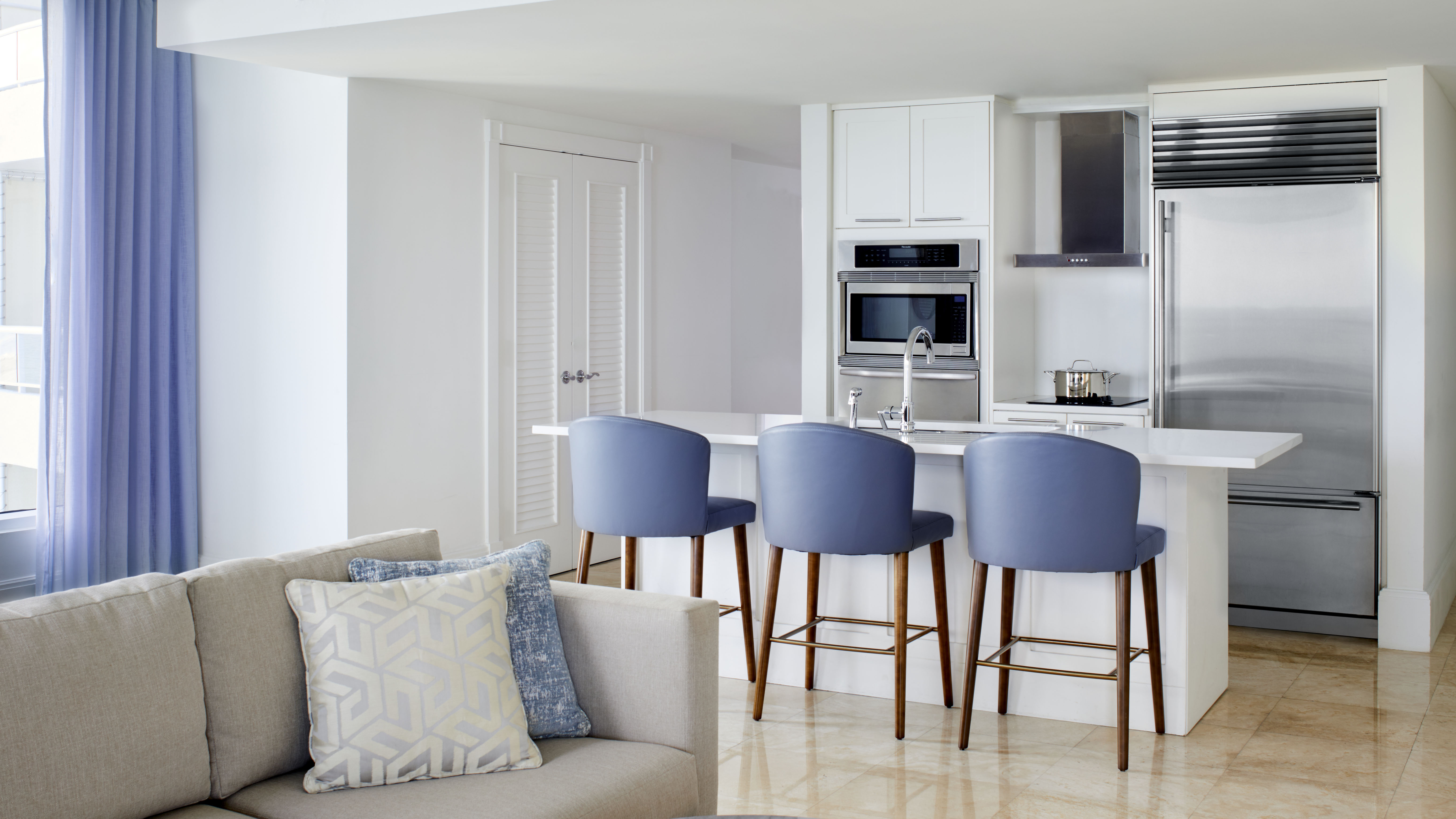 Three-Bedroom Ocean Front Residential Suite - Kitchen